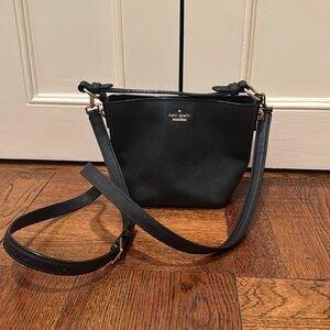 Kate Spade Cameron Street Pippa Bucket Bag Crossbody Saffiano Leather